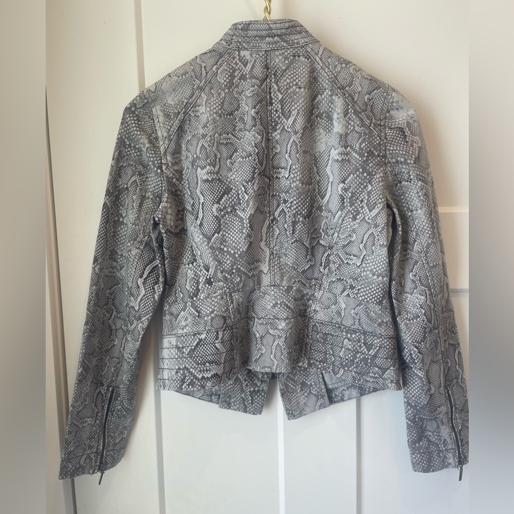 White House Black Market Snakeskin Moto Jacket Gray Zip Front 4P Petite - Picture 8 of 12